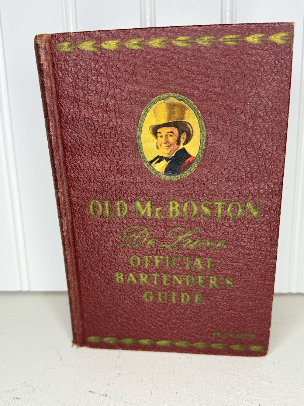 VTG Old Mr. Boston De Luxe Official Bartenders Guide 4th Printing 1940 Bar Decor
